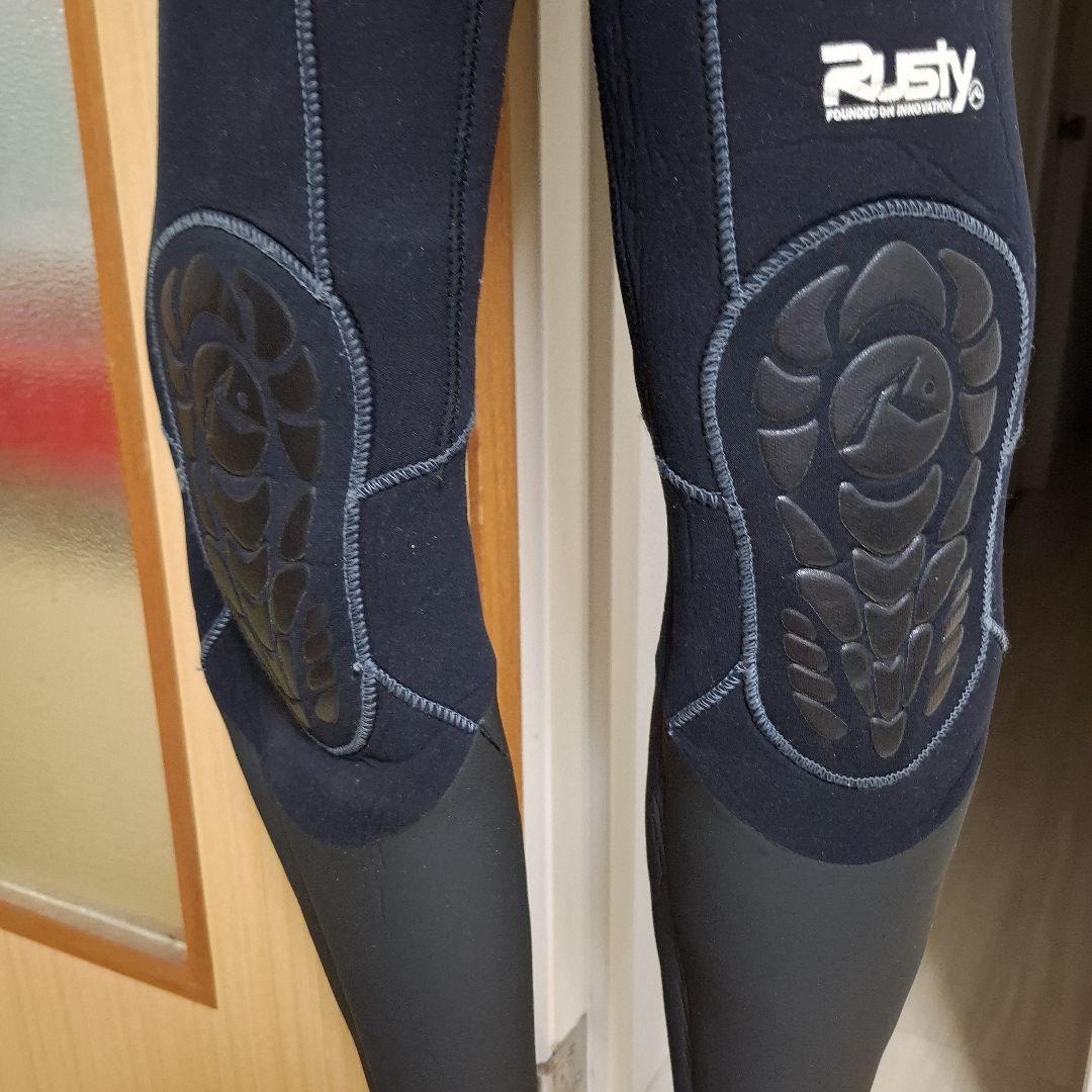 裏地オレンジ、黒とグレーのセミドライスーツ MLサイズ