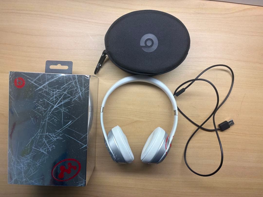 Mowalola × Beats コラボヘッドフォン シルバー