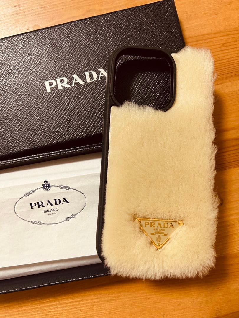 PRADA シアリング iPhone 14 Proファーケース