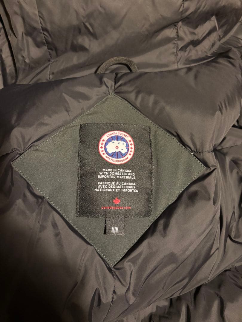 【新品同様　希少色】正規品カナダグースジャスパーオリーブ(ボルケーノ)Ｍサザビー