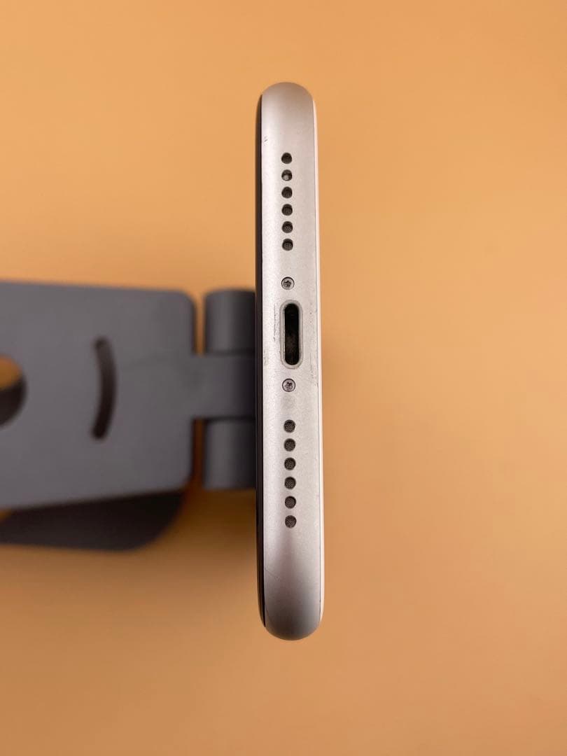 iPhone XR 64GB SIMフリー　ホワイト　バッテリー新品100％