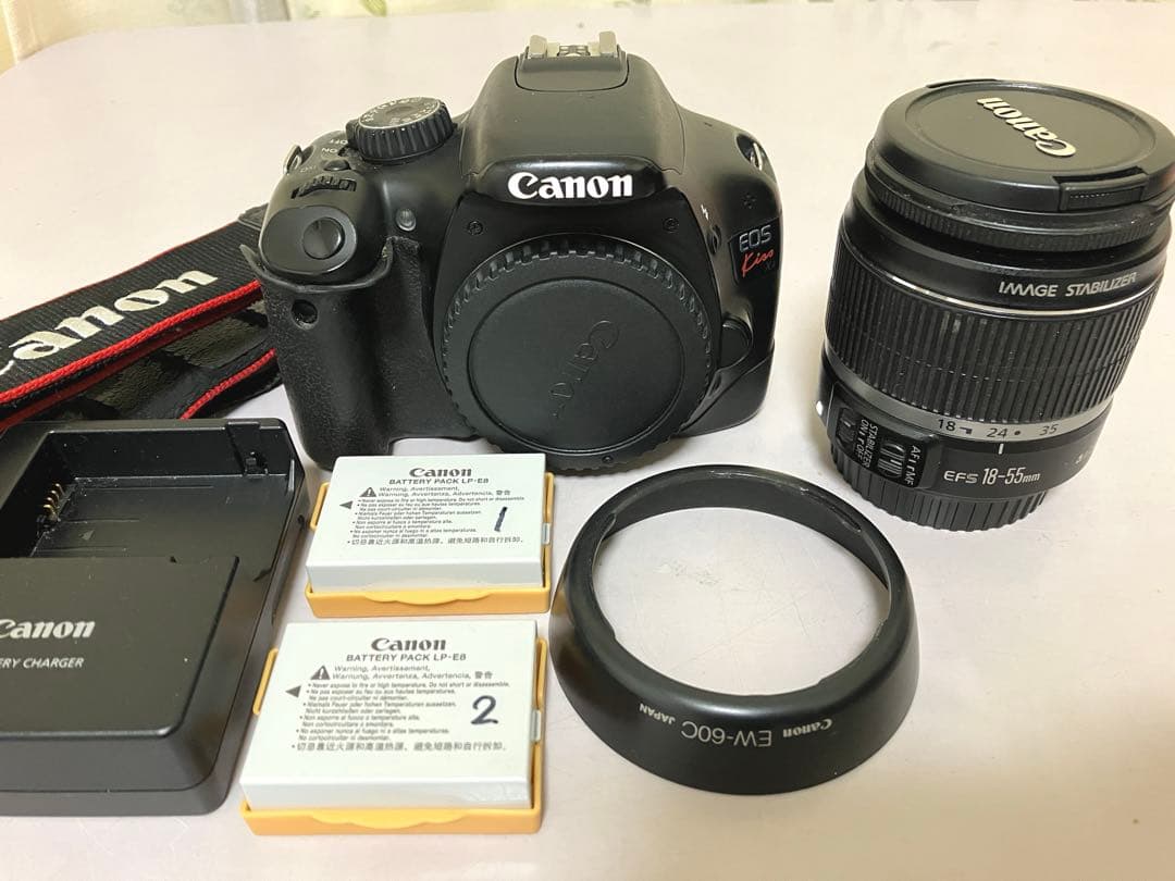 Canon EOS kiss X4 用純正バッテリーとジャンク扱いの本体とレンズ