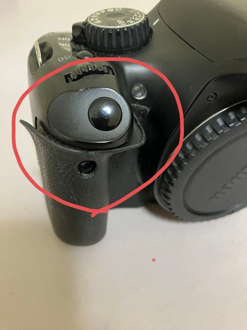 Canon EOS kiss X4 用純正バッテリーとジャンク扱いの本体とレンズ