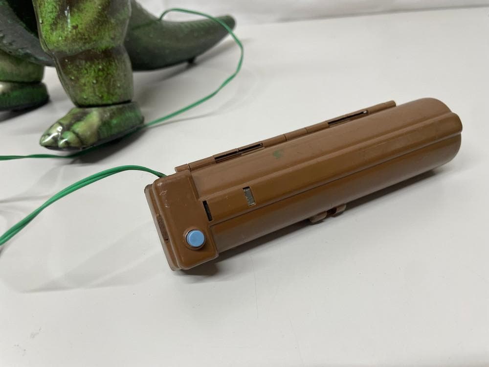 ◆恐怖の地底怪獣バラゴン ブリキ 緑色 ラジコン　09345