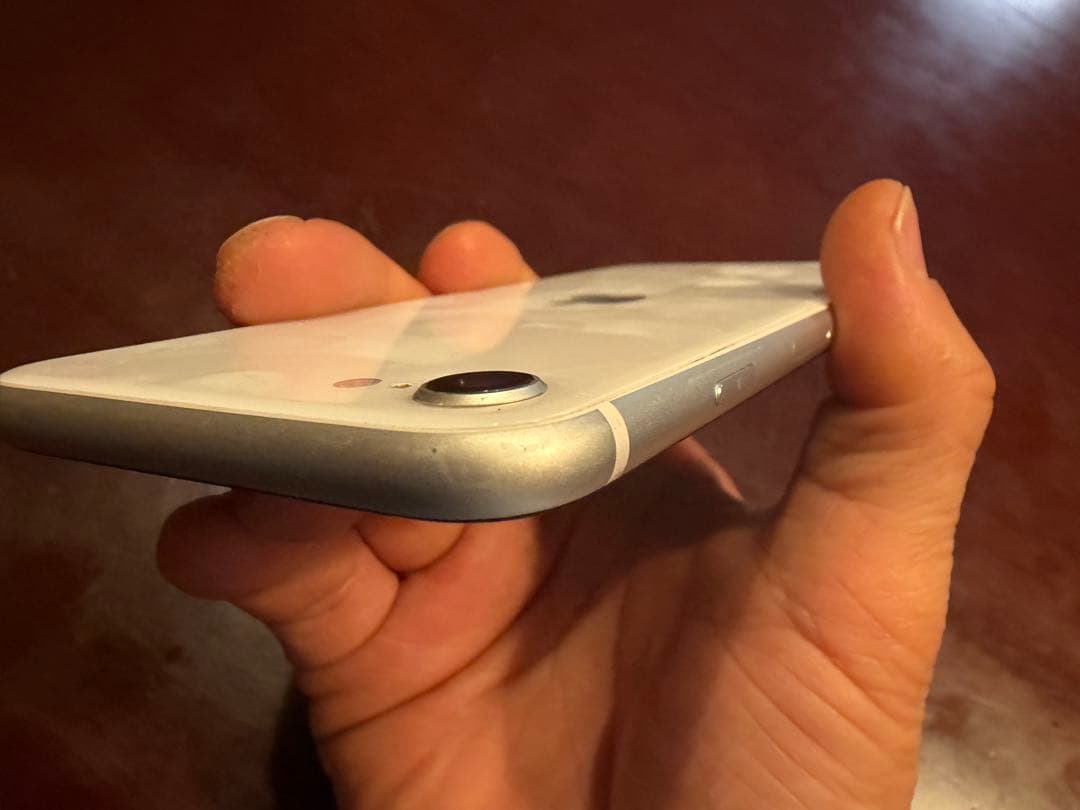 Apple iPhone SE 第二世代　256GB本体