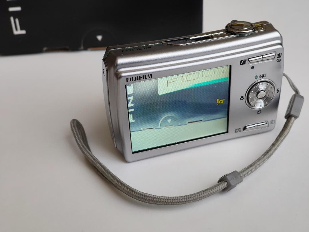 デジタルカメラ FUJIFILM FinePix F100fd