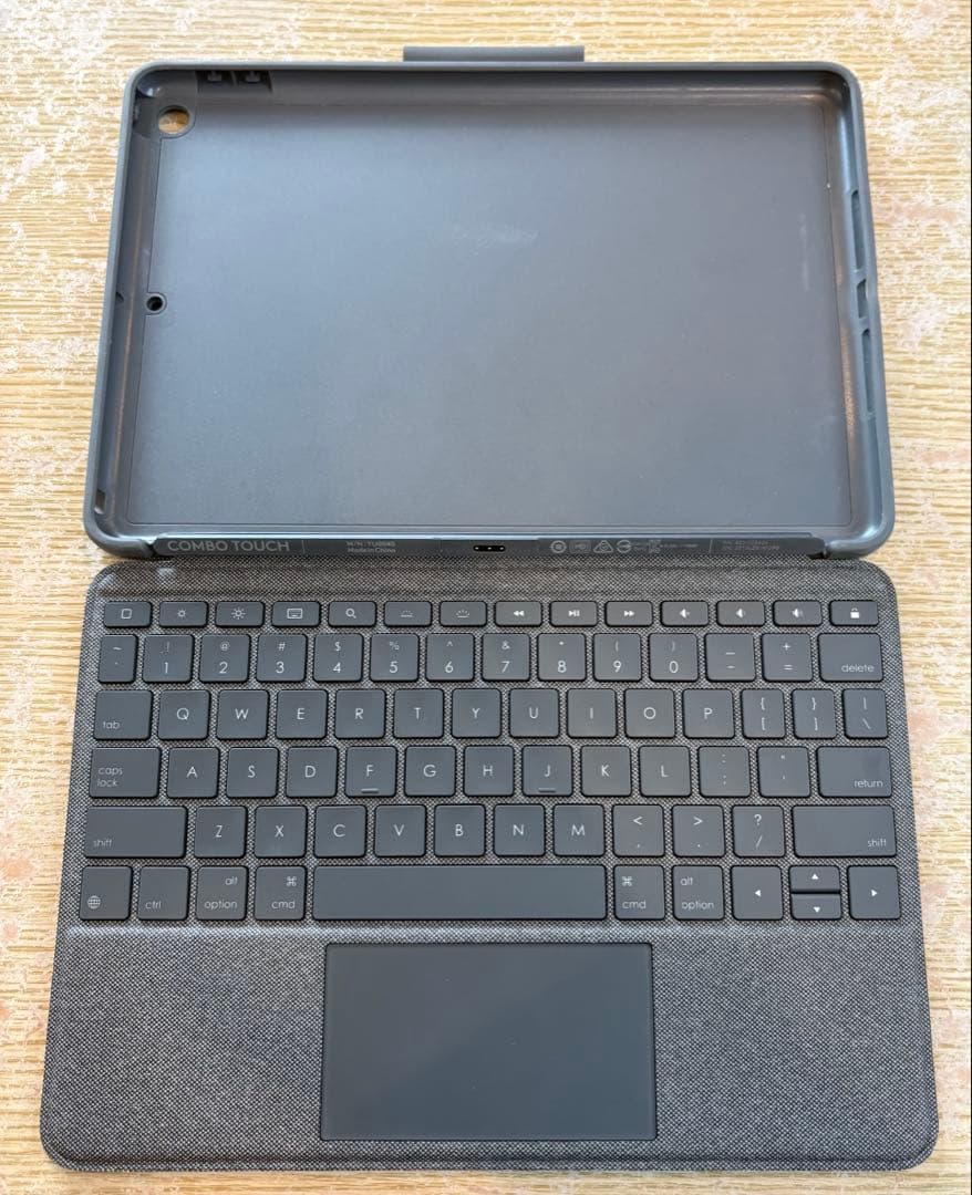 ア*ン様 ⭐️iPad 10.5インチ シルバー ペンシル&キーボード付き⭐️