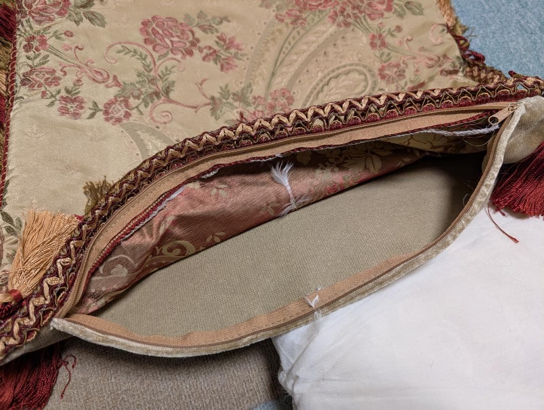 お洒落なクッション　アンティーク調