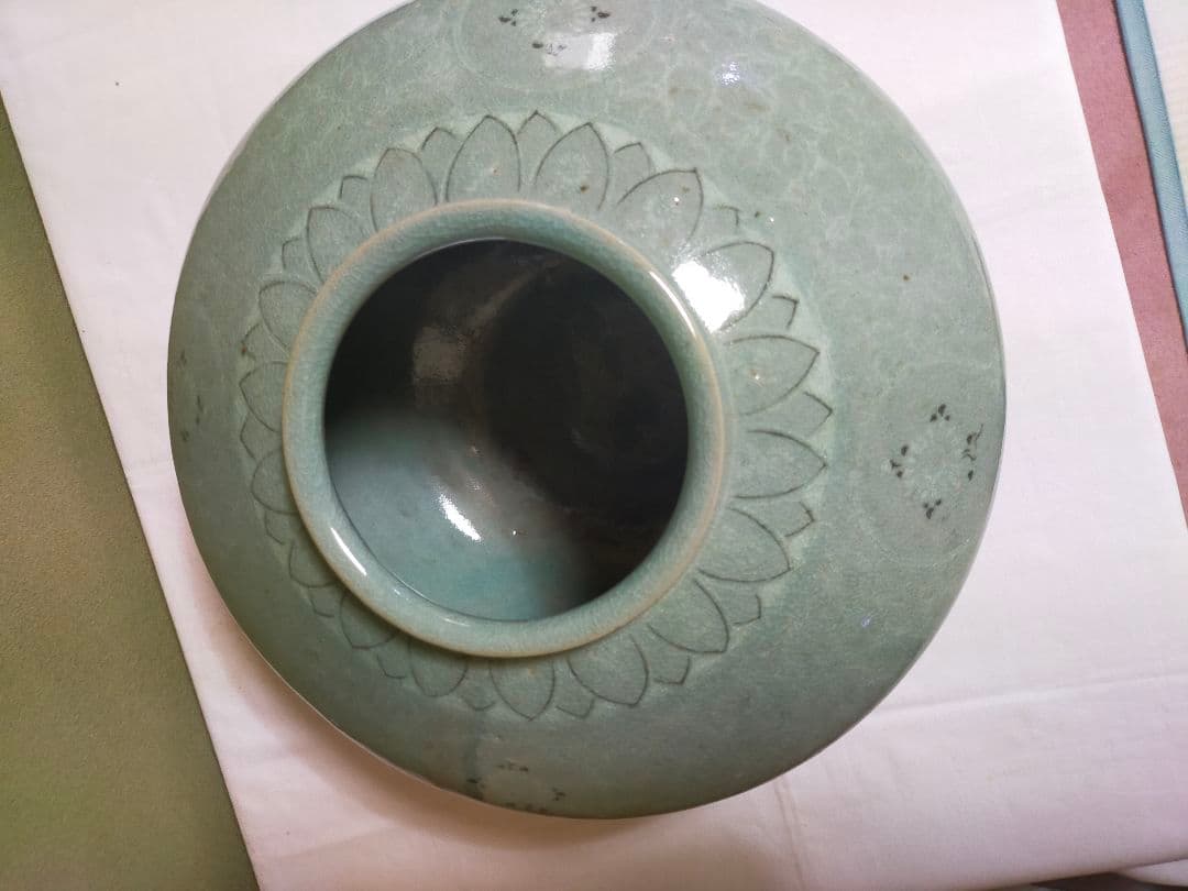 韓国 青磁唐草菊花珠盤形瓶 保証書付き