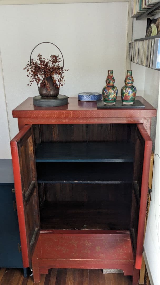 ✨シンガポール家具　存在感のある素敵な…キャビネット　落ち着いた朱赤色✨