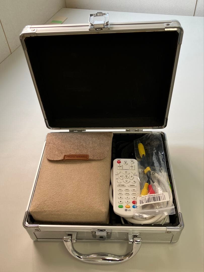 100インチいける! キャンプにも！　LGプロジェクターおまけ付きPH550G