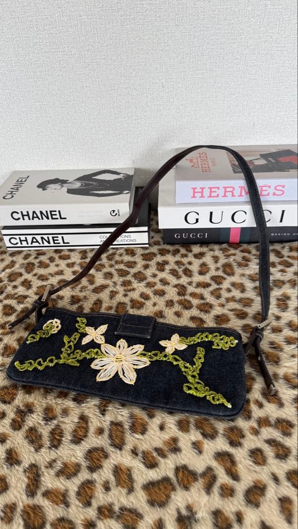 ヴォンテージFENDI花刺繍デニムボディーバッグ