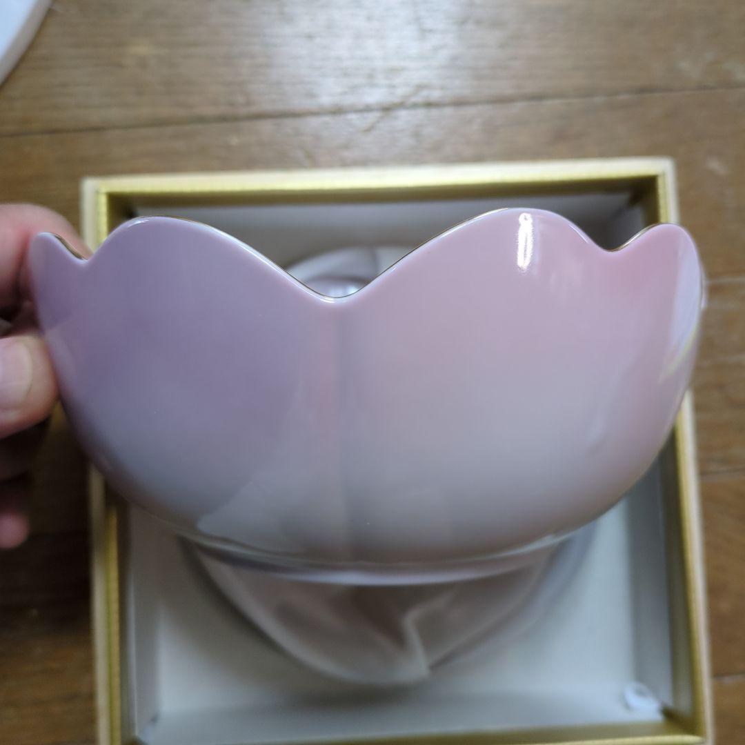 ピンク 花びら型 陶器の器