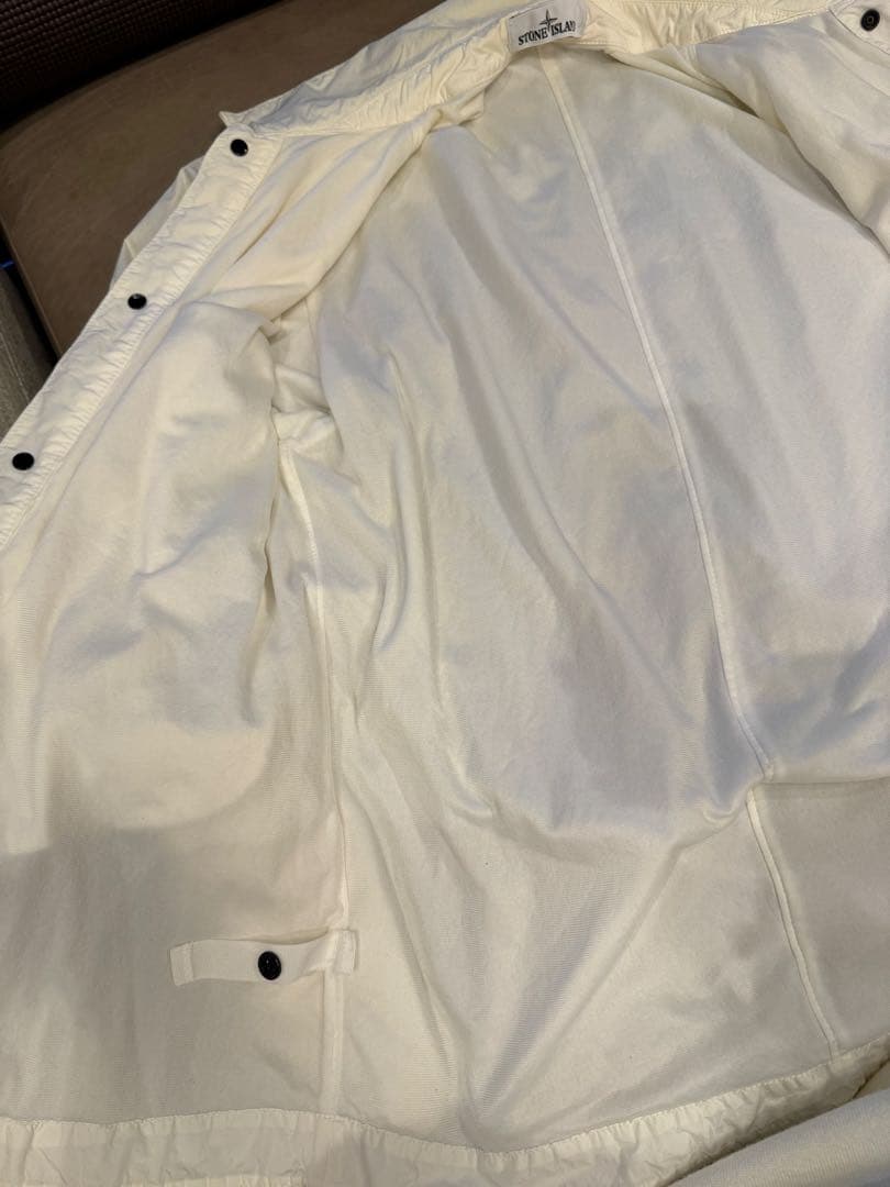 Stone  ナイロンジャケット　ロゴパッチ付き
