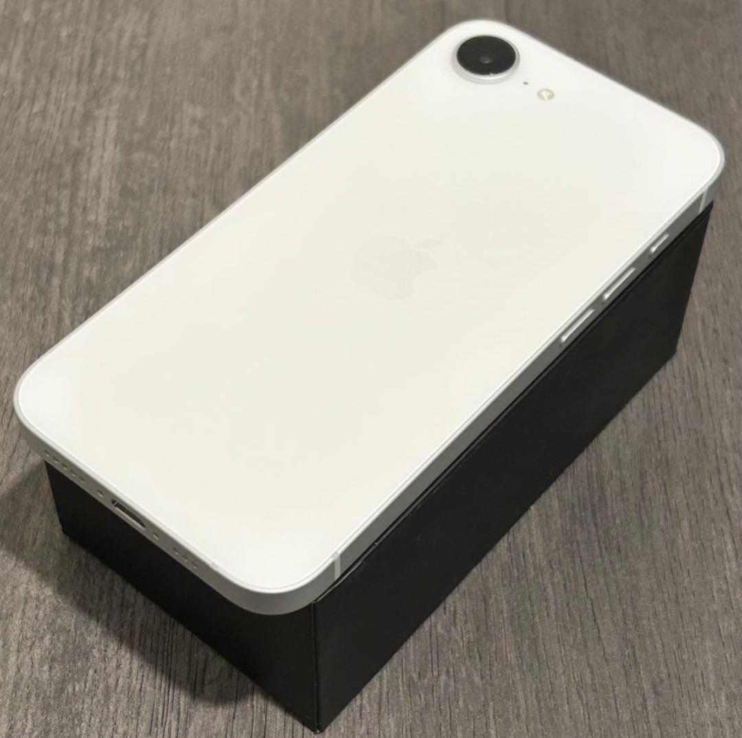 【新品同様】iPhone 16e｜128GB｜SIMフリー版　バッテリー100％