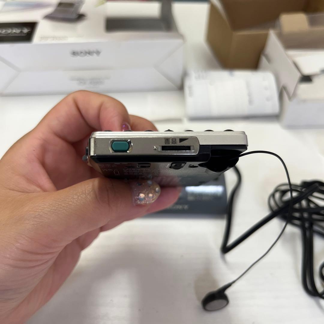 SONY FM/AM ポケッタブルラジオ ICF-R353