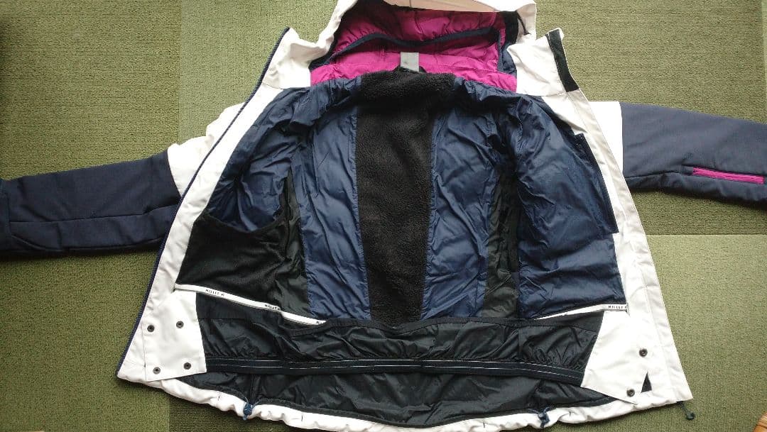 ホワイト/ネイビー フード付きスキーウェア