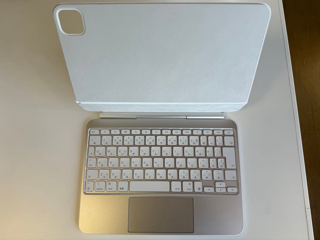 11iPad Pro（M5）用 Magic Keyboard ホワイトほぼ新品