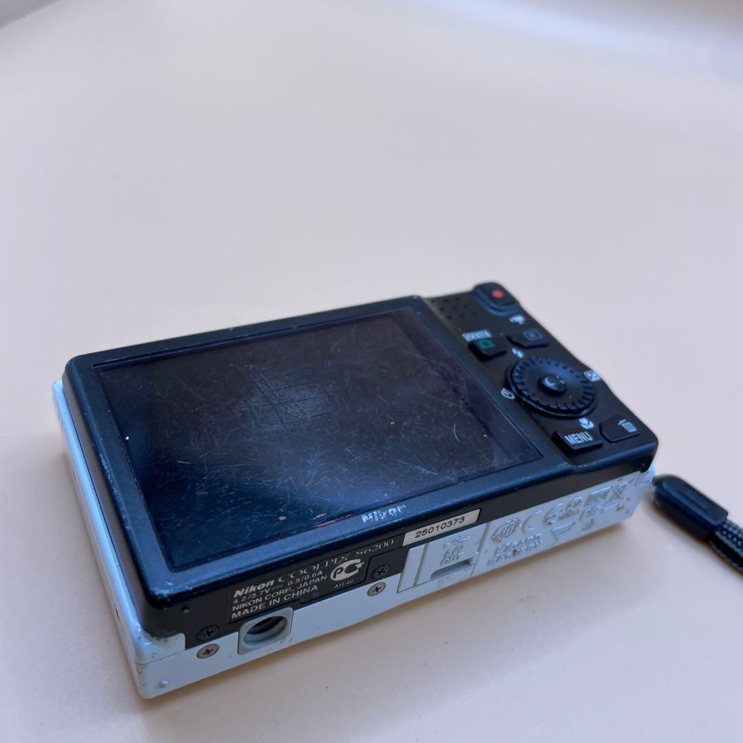 Nikon COOLPIX S6200 デジカメ B043
