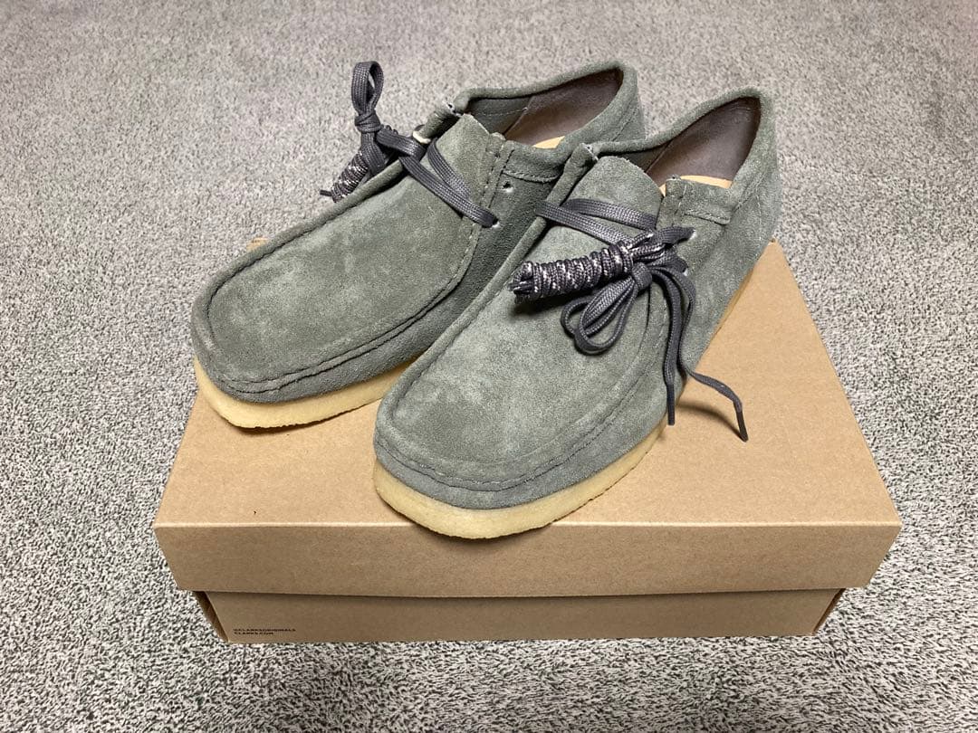 新品　Clarks クラークス ワラビー　UK8G カーキ　グレー