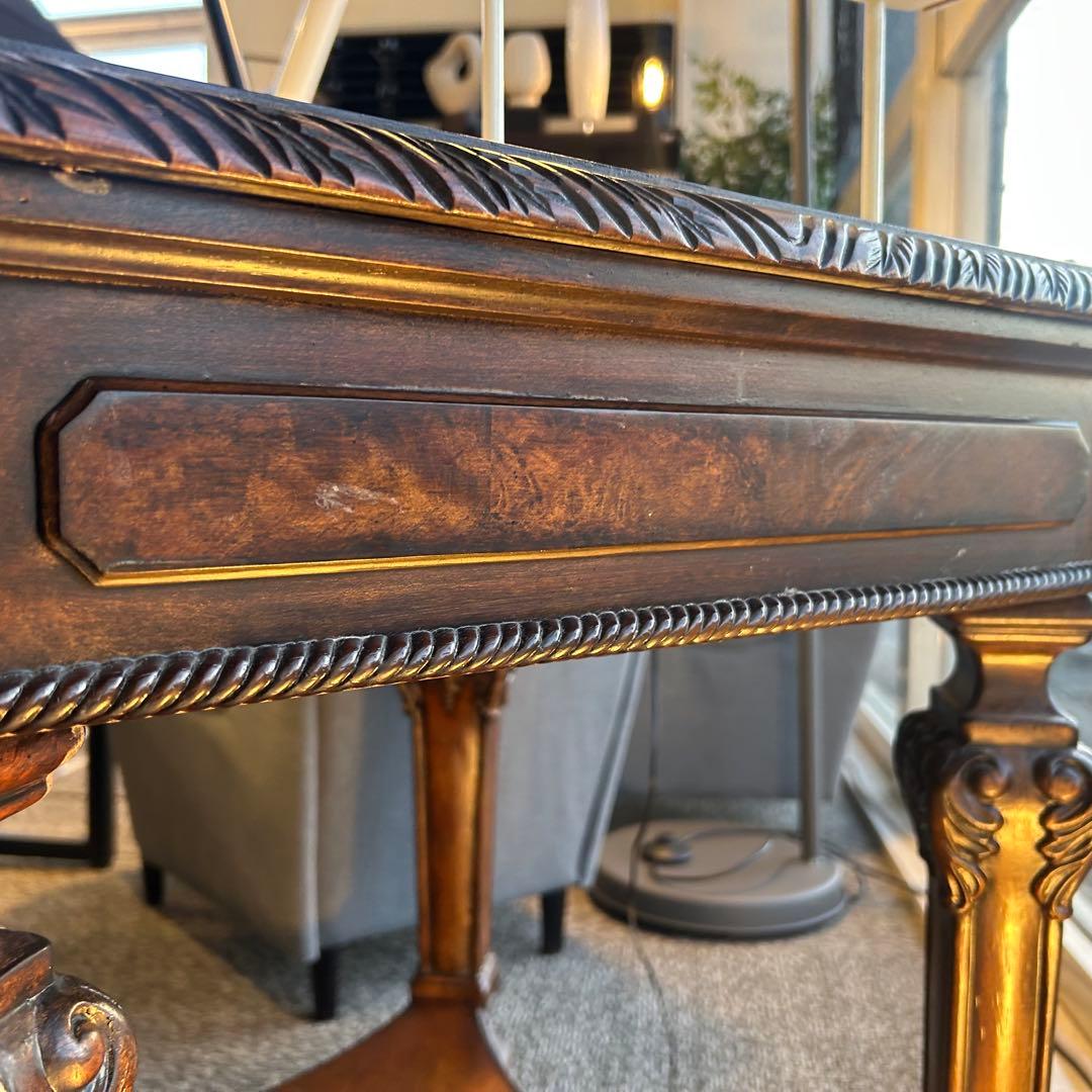 アンティーク調テーブル　西洋家具　彫刻装飾付き サイドテーブル