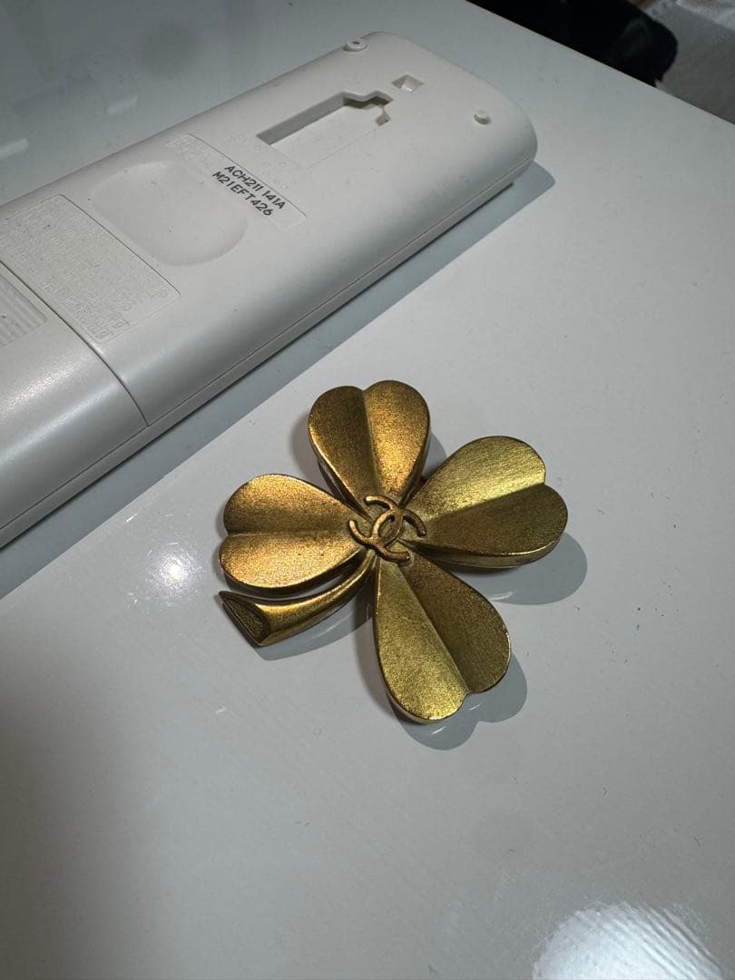 CHANEL ゴールド クローバーブローチ　シャネル