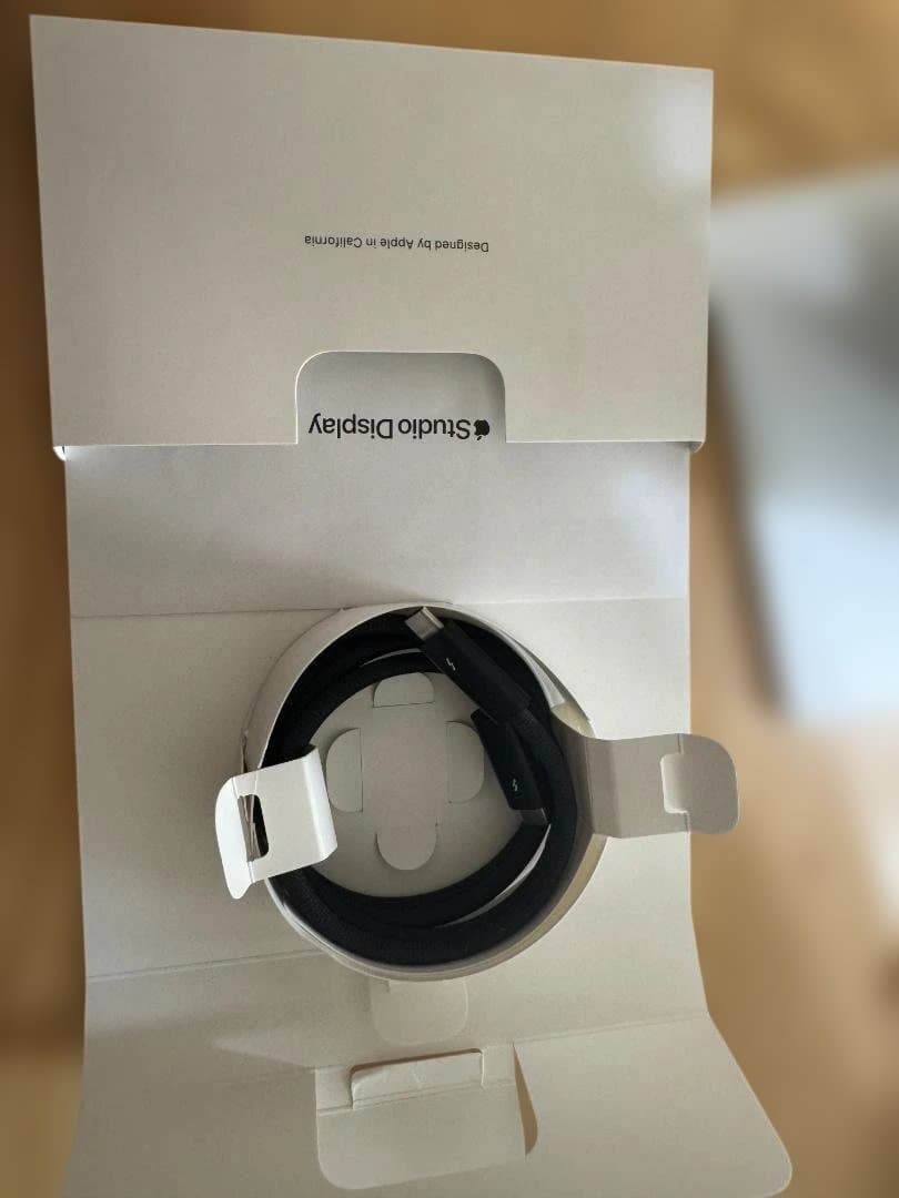 Apple Studio Display 傾き調整スタンド 目立つ傷なし