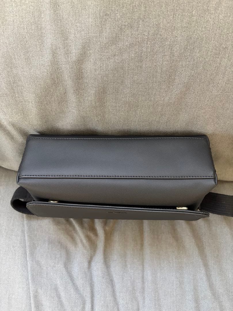 美品　ラコステ LACOSTE ショルダーバッグ ブラック メンズ レディース