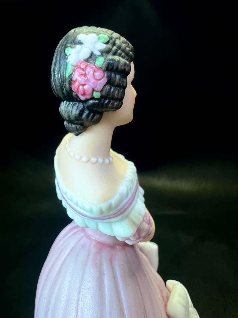 ビクトリアン風女性フィギュア