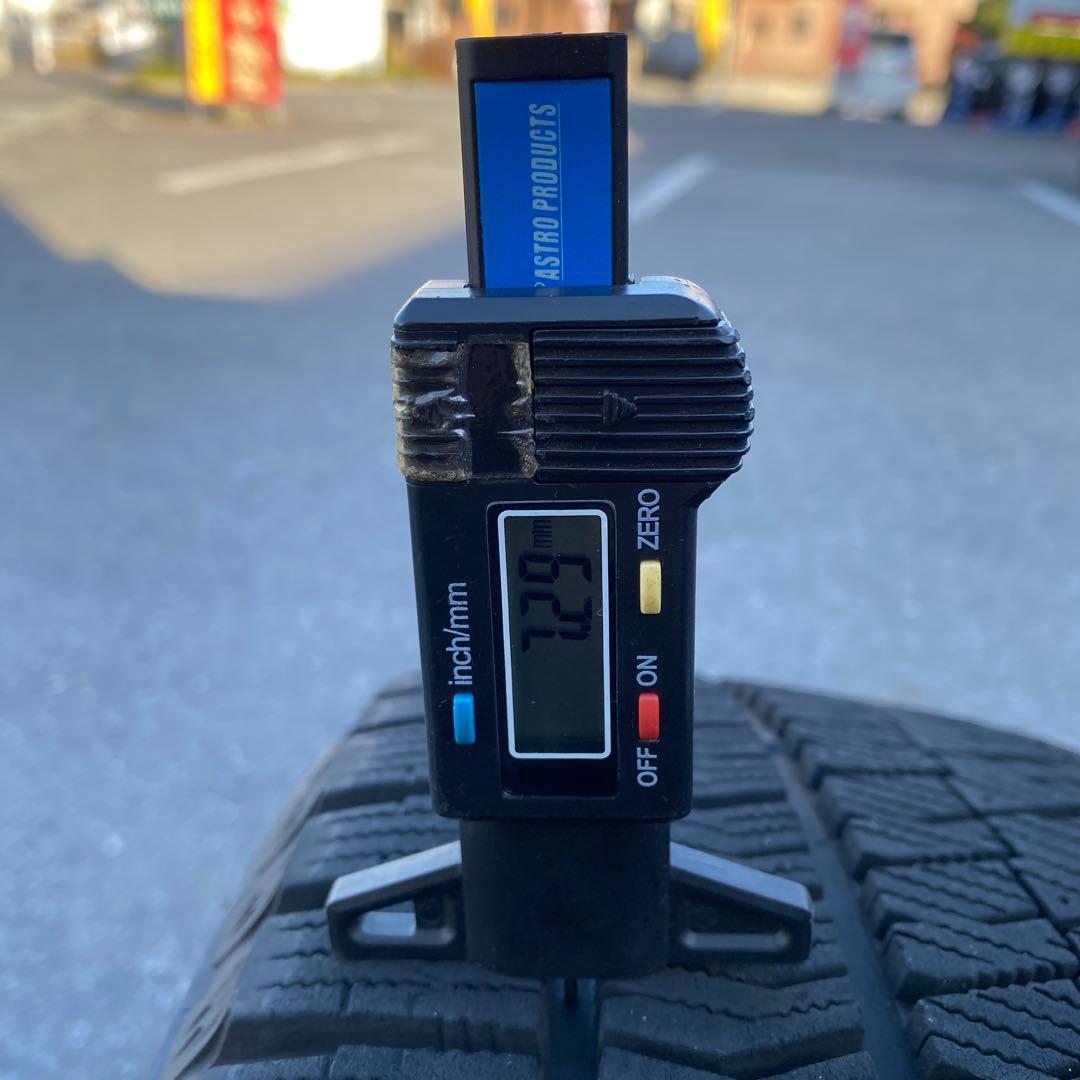 中古バリ溝‼️ブリヂストンスタッドレスセット215/50R17 プリウスα等