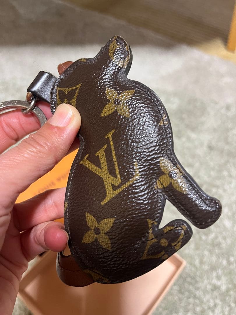 LOUIS VUITTON 犬型キーホルダー