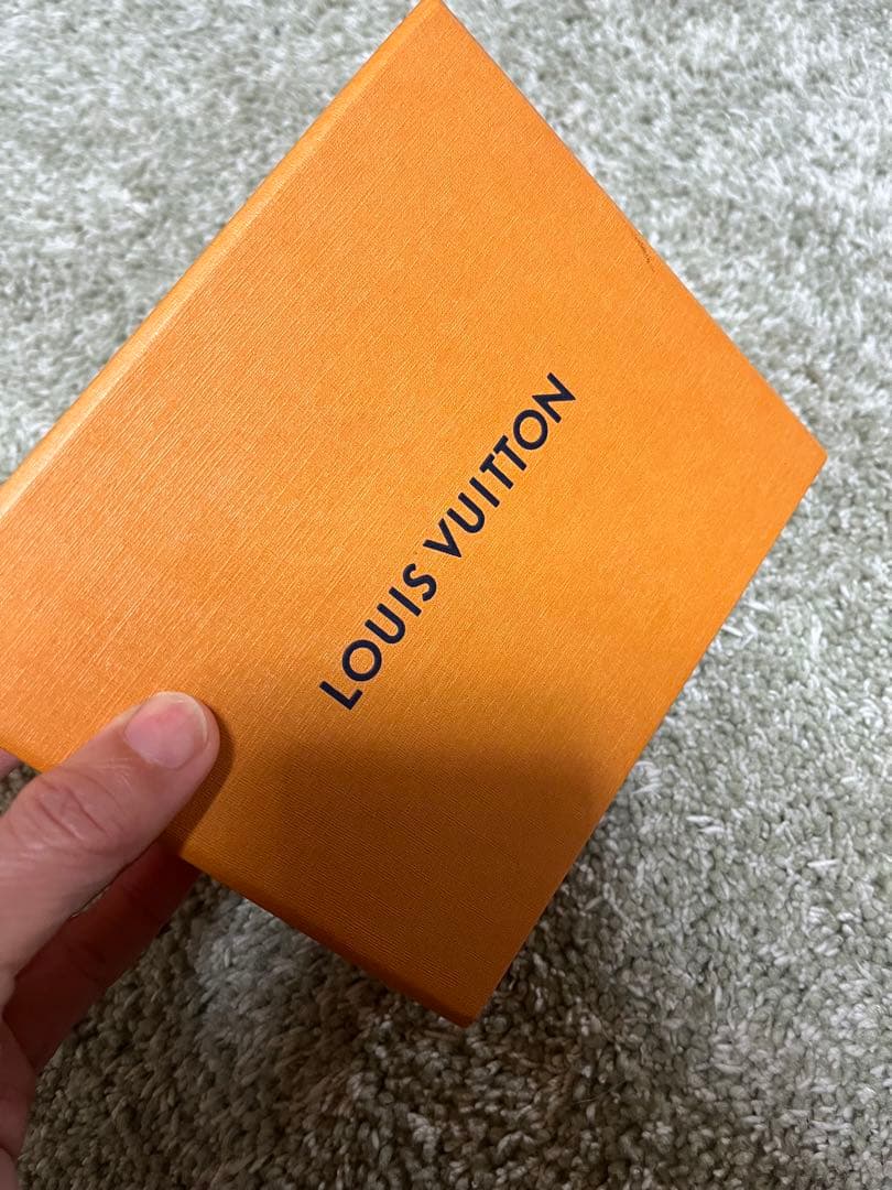 LOUIS VUITTON 犬型キーホルダー