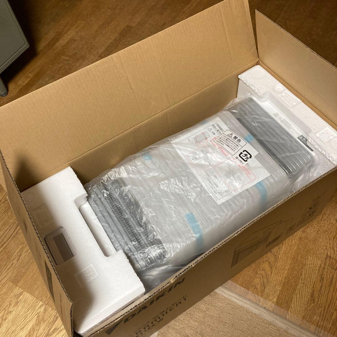 む*む様 DAIKIN 遠赤外線暖房機 セラムヒート ERFT11ZS-W 20