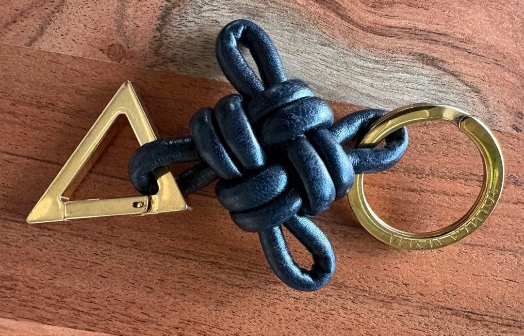 【希少品】【美品】BOTTEGA VENETAトライアングルキーリング