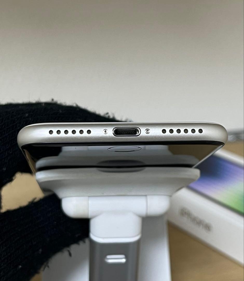 Apple iPhone SE (第3世代) ホワイト 64GB SIMフリー