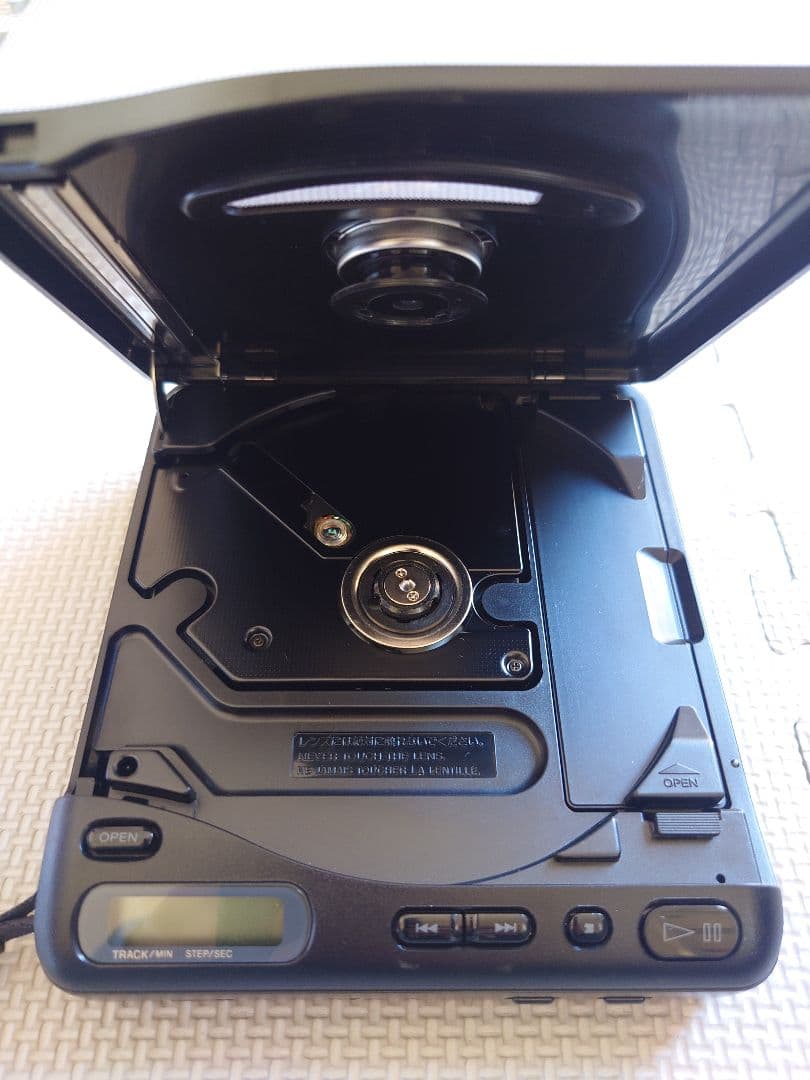 SONY Discman D-11 ポータブルCDプレーヤー