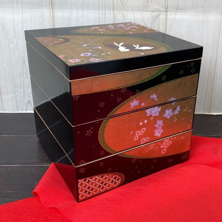 重箱三段重箱うさぎ花　値下げ￥11000