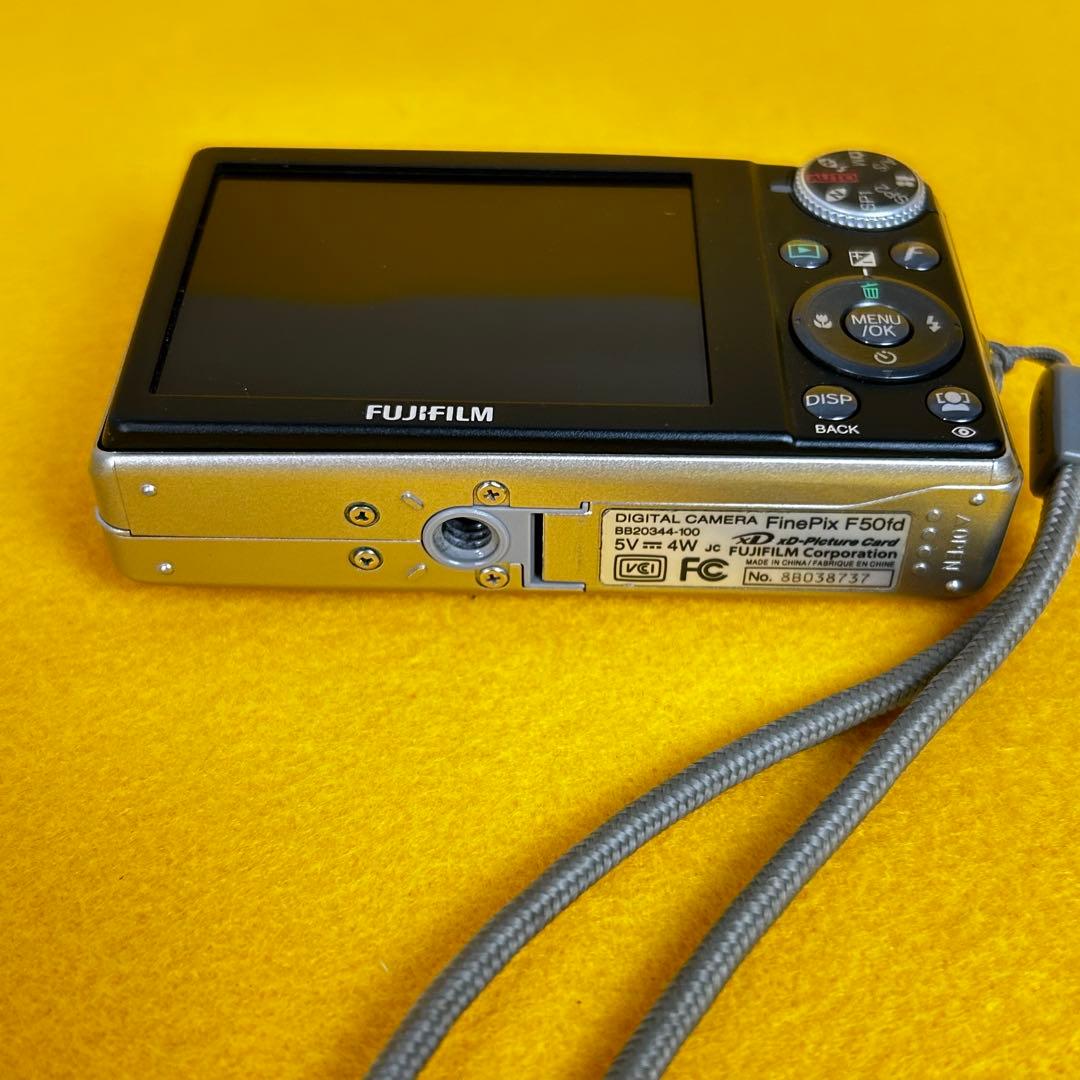 FUJIFILM FinePix F50fd シルバー 動作確認済み