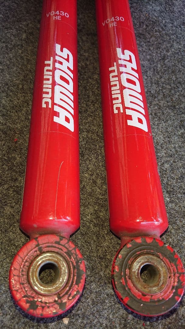 フィット GE8用 (リアのみ)SHOWA製ショックアブソーバー