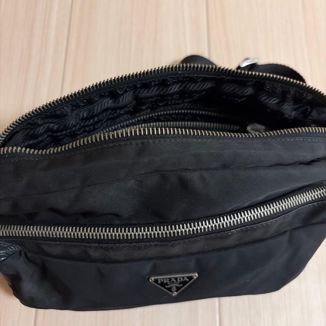プラダ　ショルダーバッグ