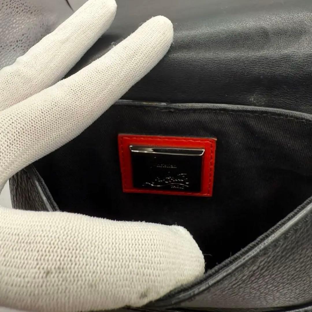 美品　クリスチャンルブタン ベンチリポーター レザー×スタッズ ショルダーバッグ