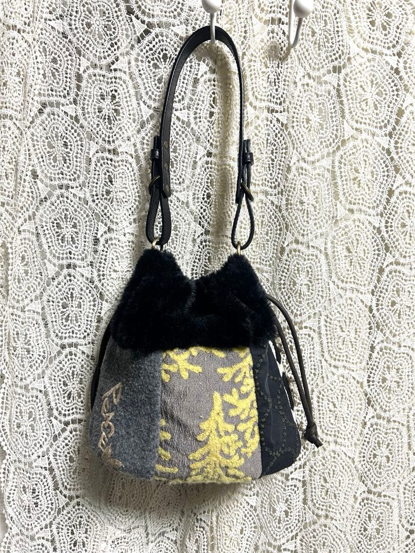 51124Aミナペルホネンハンドメイド ファーバッグ