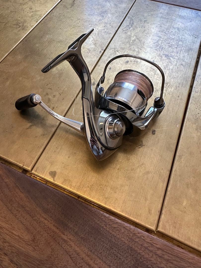 イグジスト極上美品ダイワ 22 EXIST LT2500S‑H スピニングリール