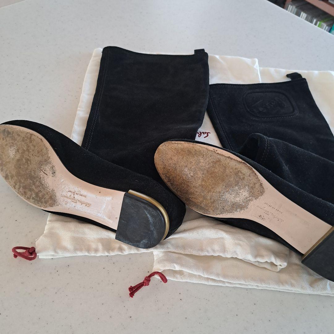フェラガモテ 黒 スエードブーツ 7　ムートンブーツ　2品　(なぎさ)