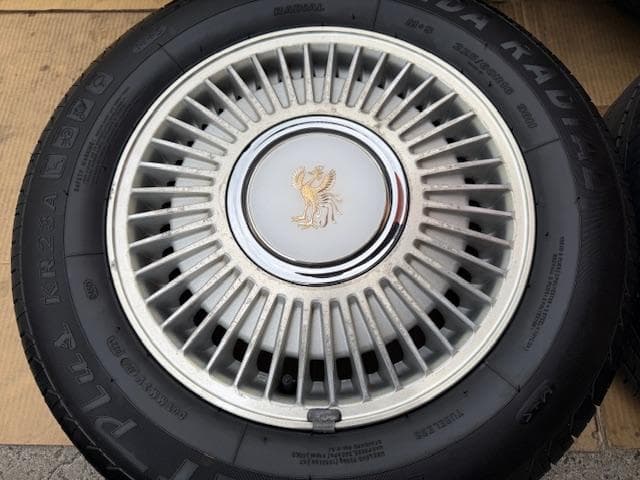 専用　希少!!トヨタ センチュリー 純正 キャップ付き 225/60R16