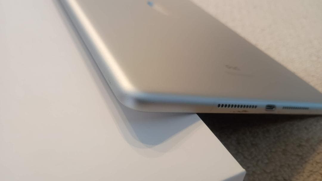 【美品】Apple iPad 第7世代 32GB WiFiモデル本体+付属品