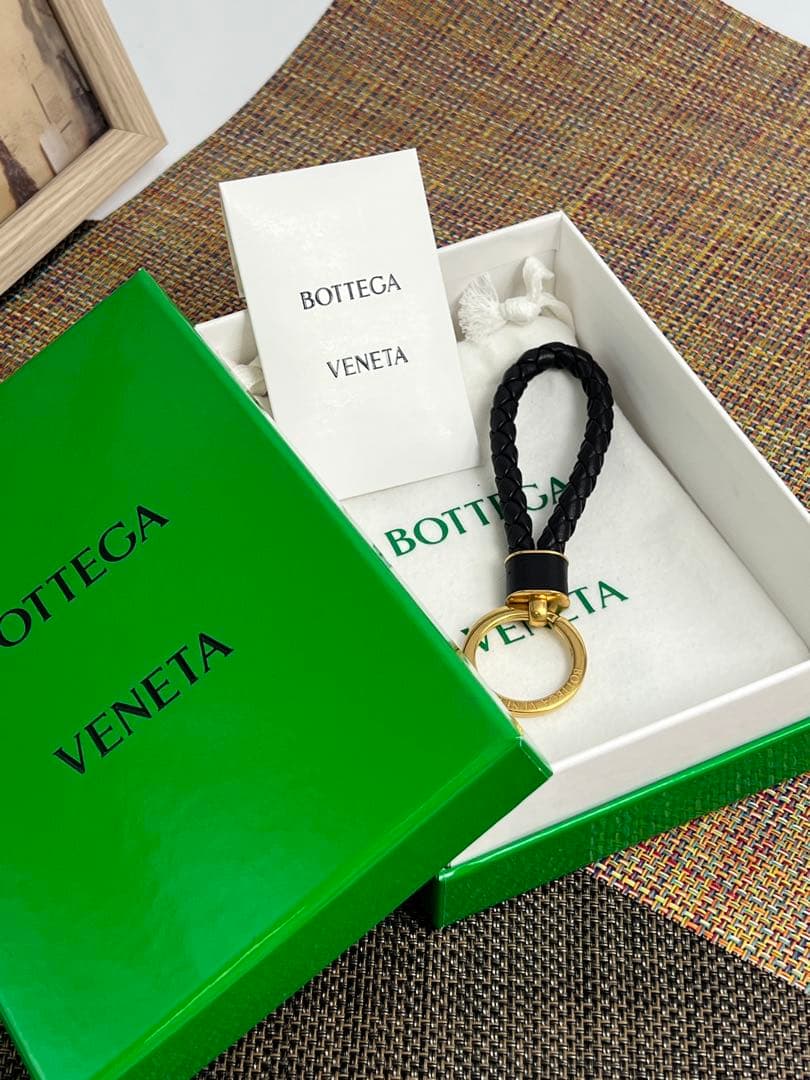 ⚪︎ ✨極美品✨ボッテガ・ヴェネタ　レザーキーリング　イントレチャート