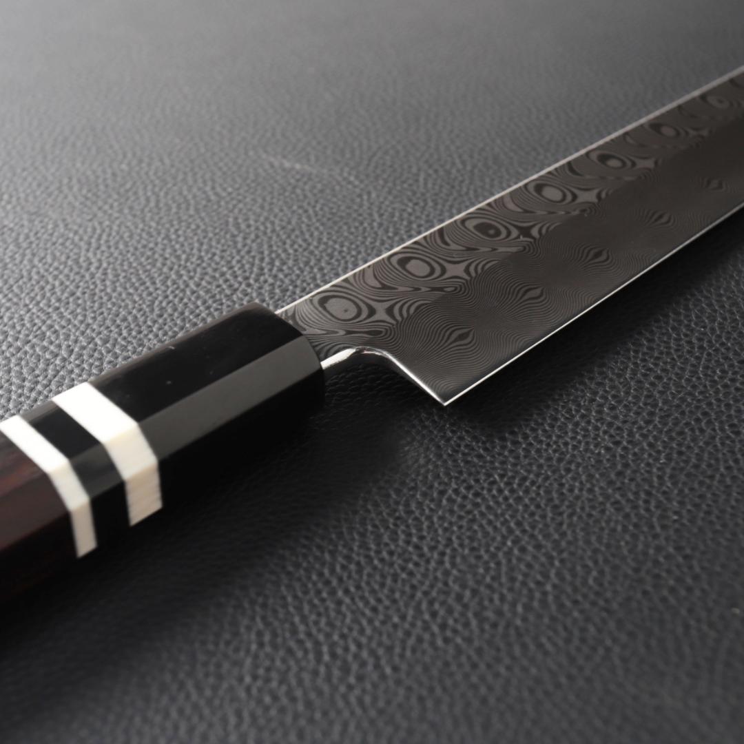 10082ダマスカス 先丸包丁 尺 海流紋 105層 黒檀黒水牛角白三本巻八角柄