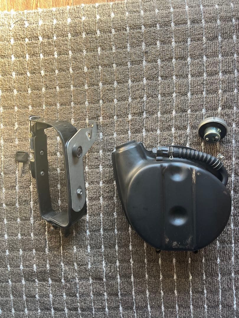 ＣＴ１１０　ハンターカブ　サブタンク　取付金具付き