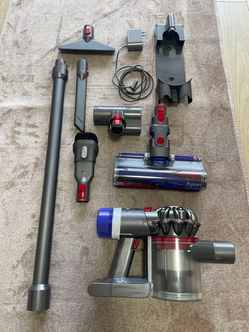 【送料込】Dyson V8 Fluffy＋ コードレス スティッククリーナー